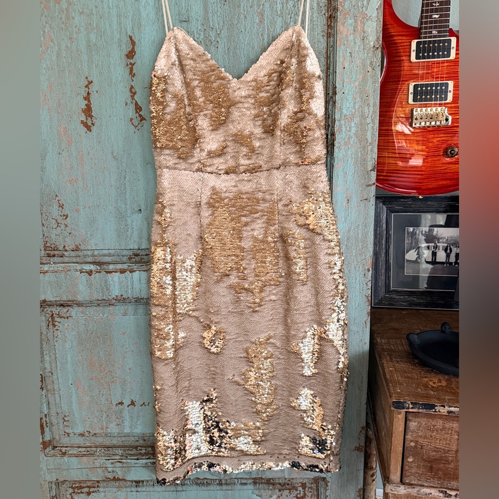 ⭐ ASTR the Label Gold Sequin Bodycon Cocktail Dress – Size M ⭐
